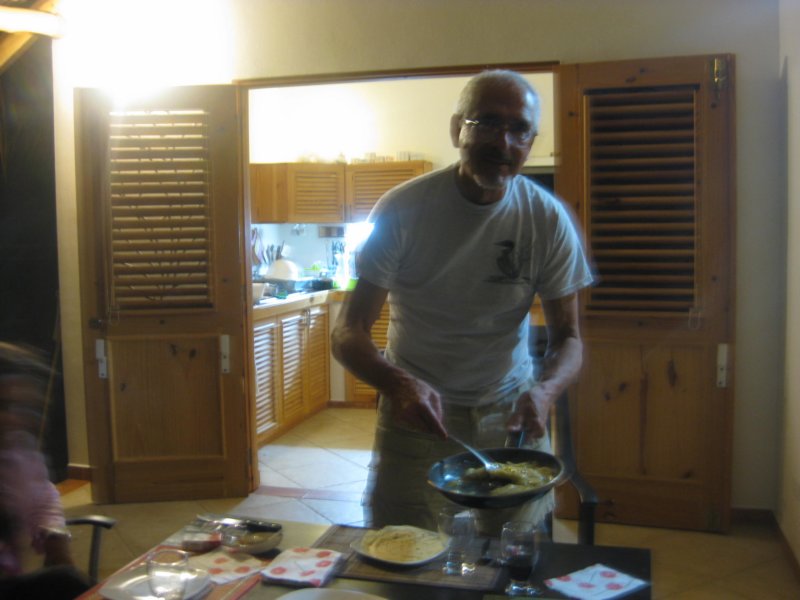 georgeservingcrpeslabananeflambes.jpg