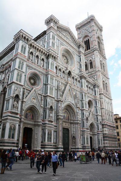 atthepiazzadelduomofiftyyardfromourfrontdoor.jpg